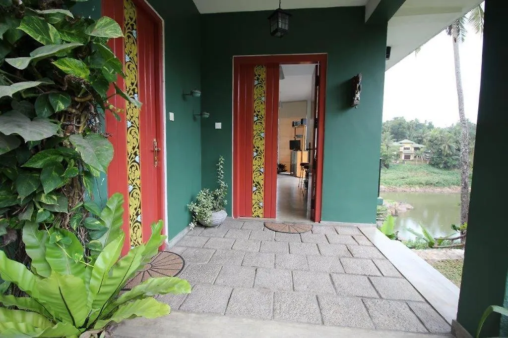 Riverside Suites Kandy 0*,